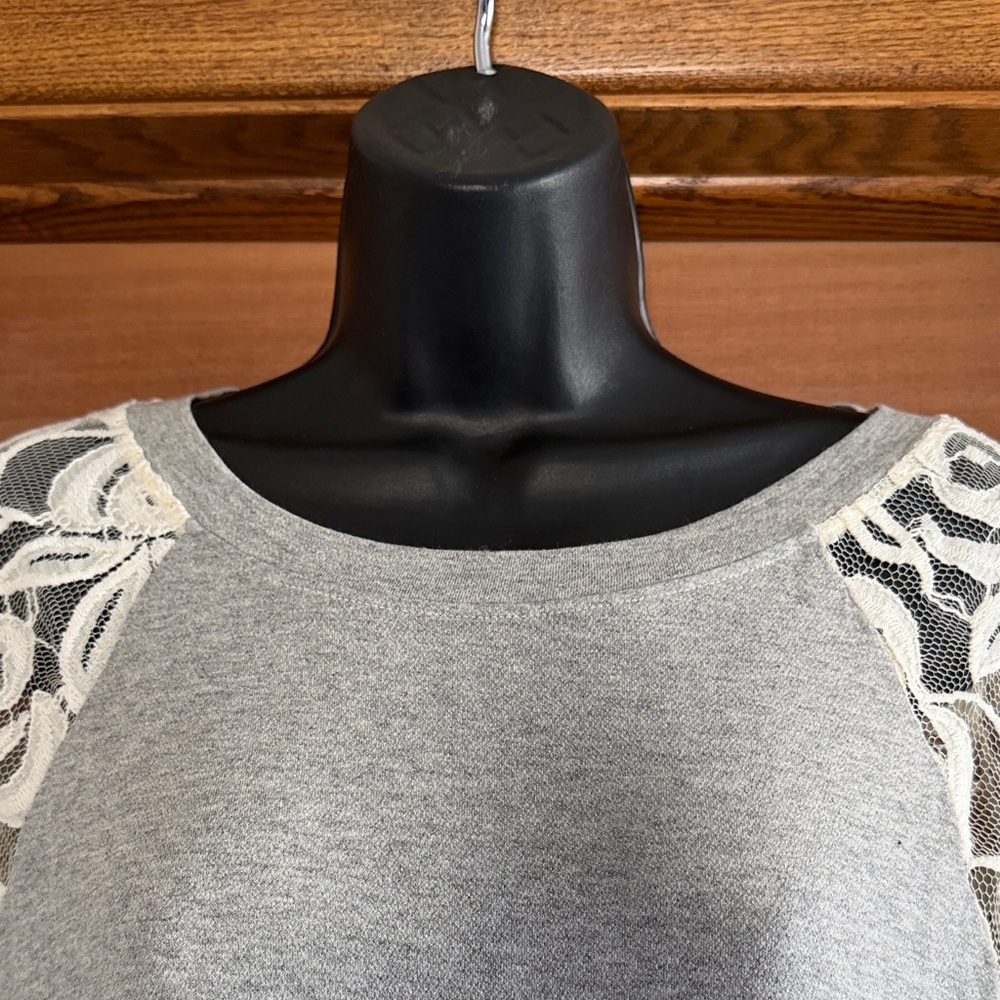 Heather Gray Top with Lace Sleeves Women’s Size M - Picture 4 of 11
